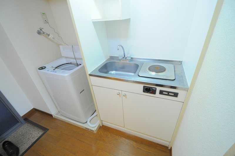 キッチン　※お部屋によりコンロのタイプが異なる場合があります。