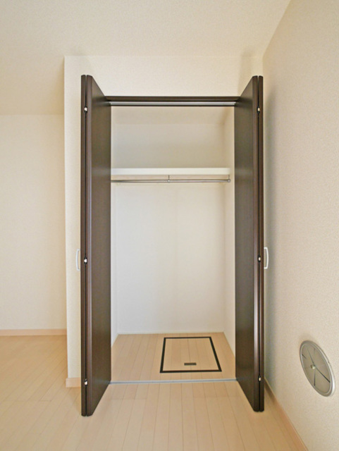 収納　棚付きクローゼット