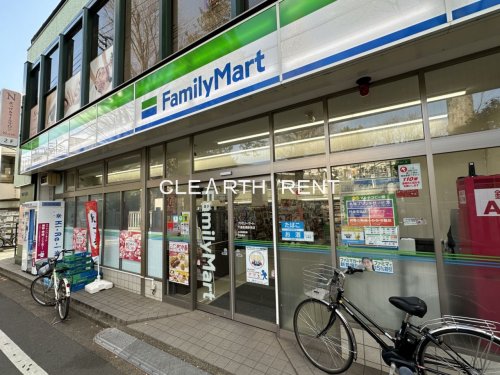 コンビニ　ファミリーマート 千歳船橋駅南店（コンビニ）まで596m