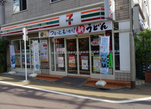 コンビニ　セブンイレブン 学芸大学駅東店（コンビニ）まで369m