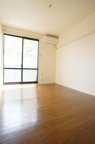 居室・リビング　東側洋室