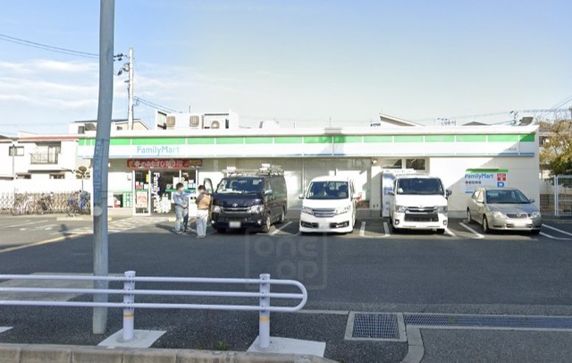 コンビニ　ファミリーマート　豊中旭丘（コンビニ）まで875m