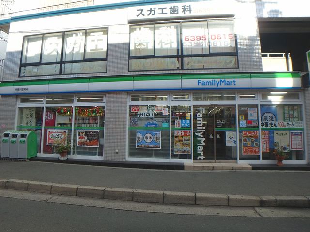 コンビニ　ファミリーマート神崎川駅東店（コンビニ）まで338m