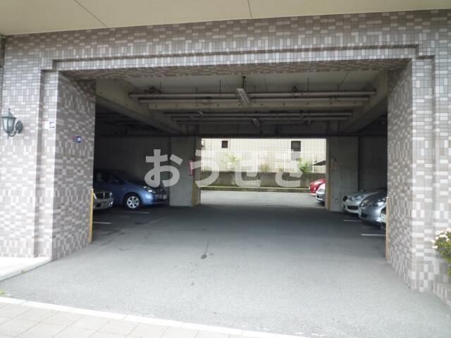 駐車場　平置き?