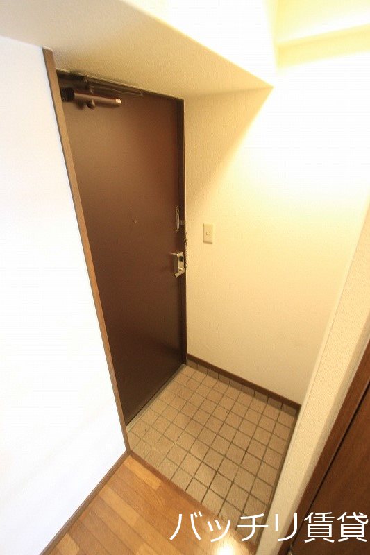 玄関　＊画像は別部屋の為イメージ、現状を優先致します