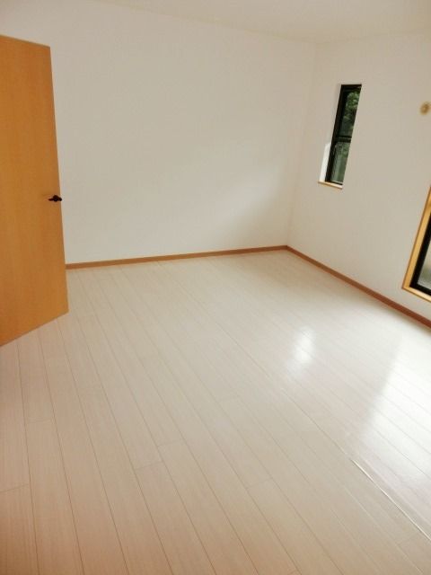 その他部屋・スペース　使い勝手の良い10帖の居室です