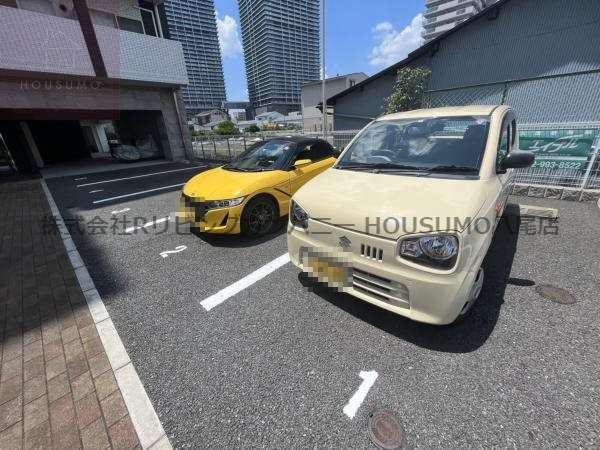 駐車場　駐車場に車を止められます