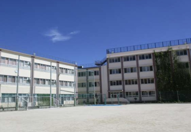 中学校　板橋区立志村第三中学校（中学校）まで394m