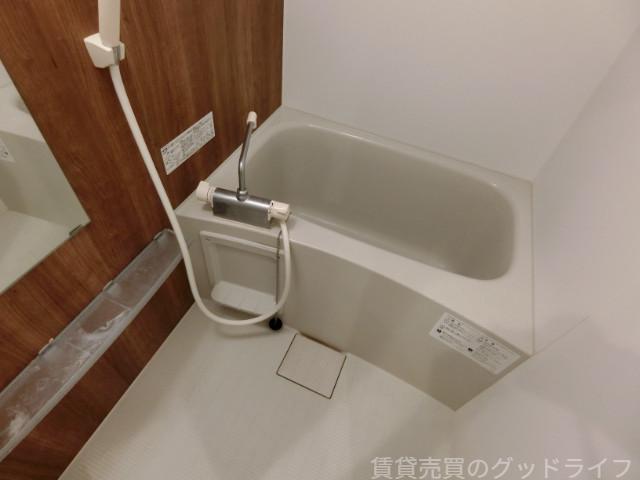 バス・シャワールーム　綺麗な浴室で一日の疲れを癒して下さい。