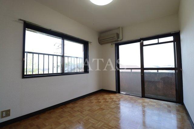 居室・リビング　同物件別部屋です。