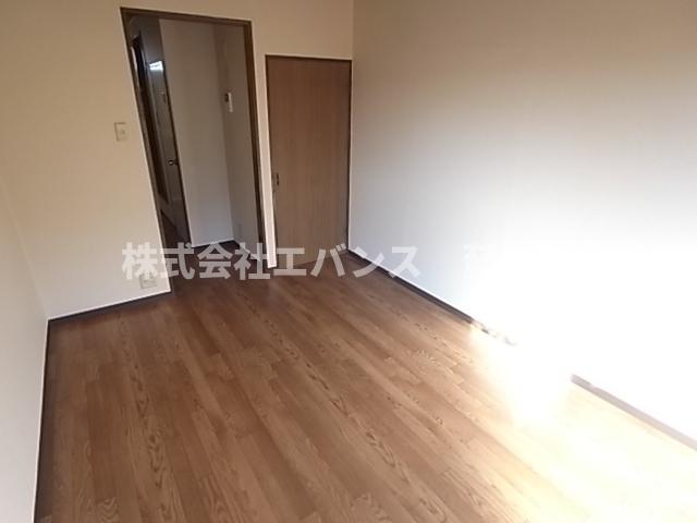 その他部屋・スペース　開放的な寝室です