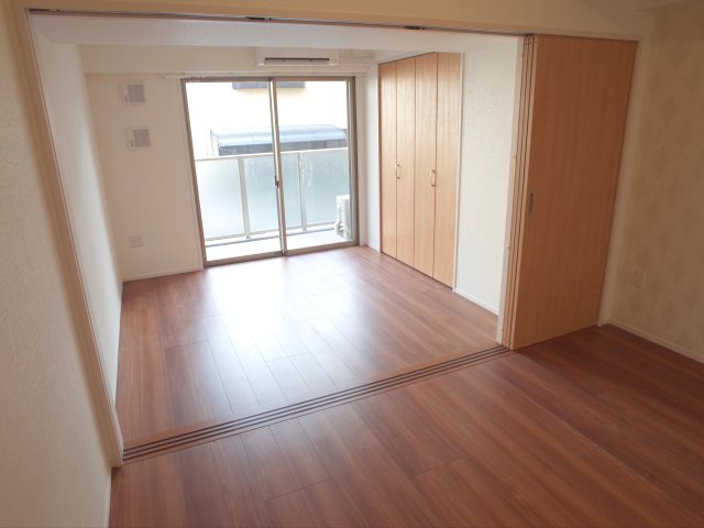 ラフィーチェ住吉本町の居間写真