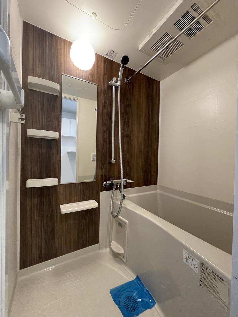 バス・シャワールーム　※同建物内の別部屋参考写真です