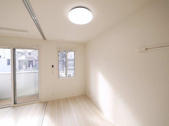 その他部屋・スペース　落ち着いて過ごせるお部屋なので、寝室にいかがでしょうか