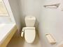 トイレ　温水洗浄便座付きトイレです。