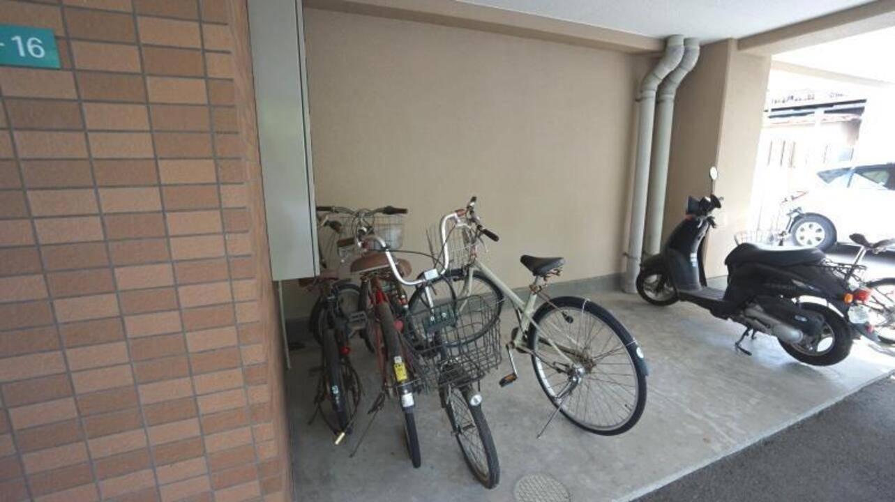 駐車場　駐車場