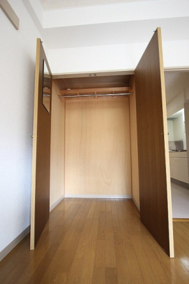 収納　※掲載写真は同マンション別部屋参考写真となります。