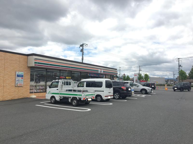 コンビニ　セブンイレブン（コンビニ）まで850m