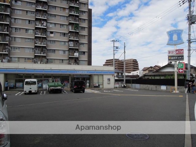 コンビニ　ローソン（コンビニ）まで895m