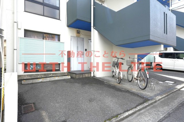 駐車場　駐車場に車を止められます
