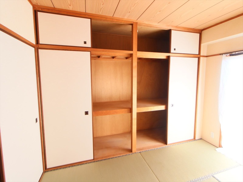 収納　大きな押入れ
