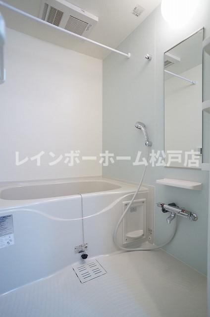 バス・シャワールーム　ゆったり過ごせるお風呂です