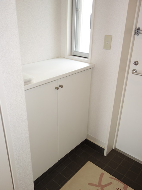 玄関　☆玄関シューズＢＯＸ☆（※写真は２０６号室となります。）