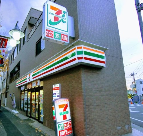 コンビニ　セブンイレブン世田谷桜小前店（コンビニ）まで488m