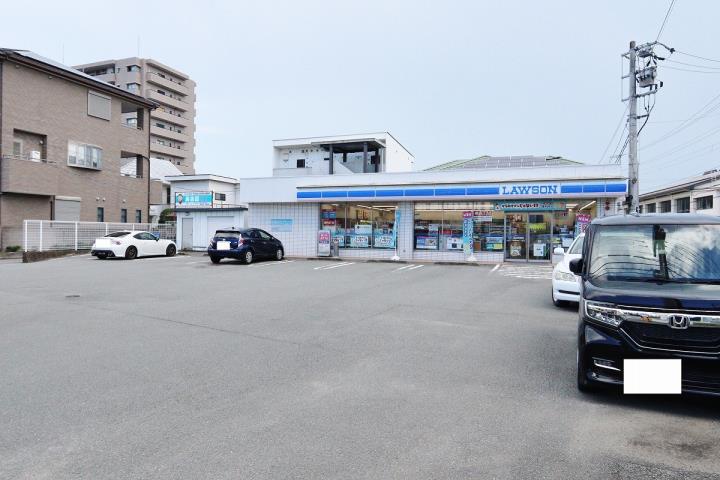 コンビニ　ローソン徳島城東町１丁目店（コンビニ）まで632m