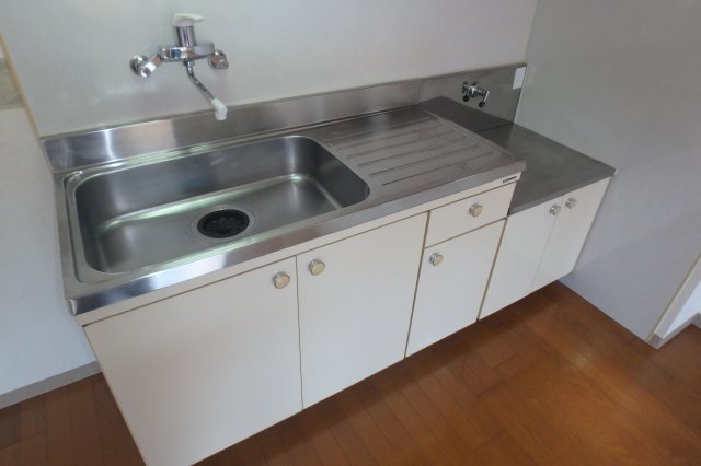 キッチン　別部屋反転間取のお写真になります。参考にご覧くださいませ。