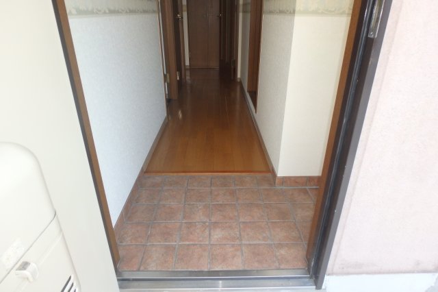 玄関　別部屋反転間取のお写真になります。参考にご覧くださいませ。