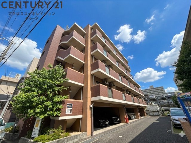 建物外観　オートロックで外部の人間が簡単に出入りできないため安心です。