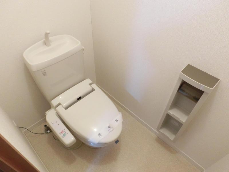 トイレ　反転タイプの写真です。