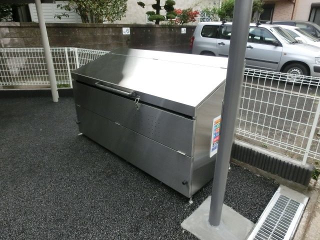 その他　敷地内にゴミ捨て場があるので楽ちん