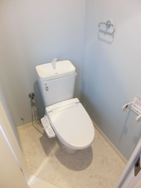トイレ　ウォシュレット付で快適ですね