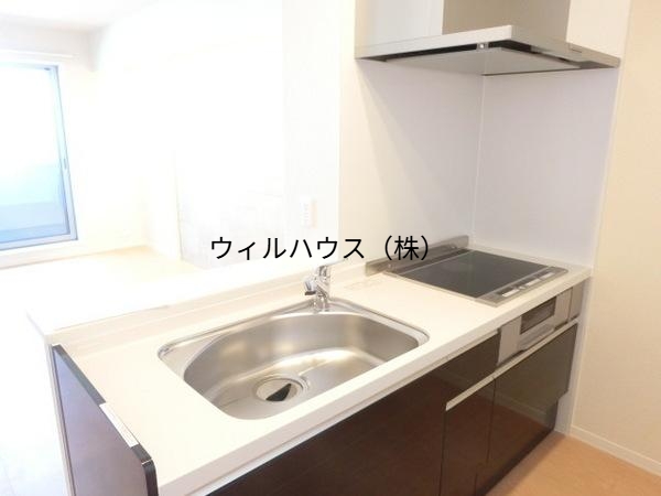 キッチン　３口コンロ付きシステムキッチン！