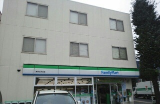 コンビニ　ファミリーマート（コンビニ）まで300m