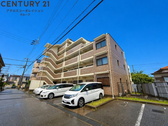 建物外観　オートロックで外部の人間が簡単に出入りできないため安心です。