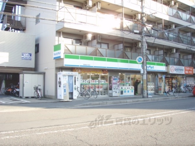 コンビニ　ファミリーマート深草龍大前店（コンビニ）まで800m