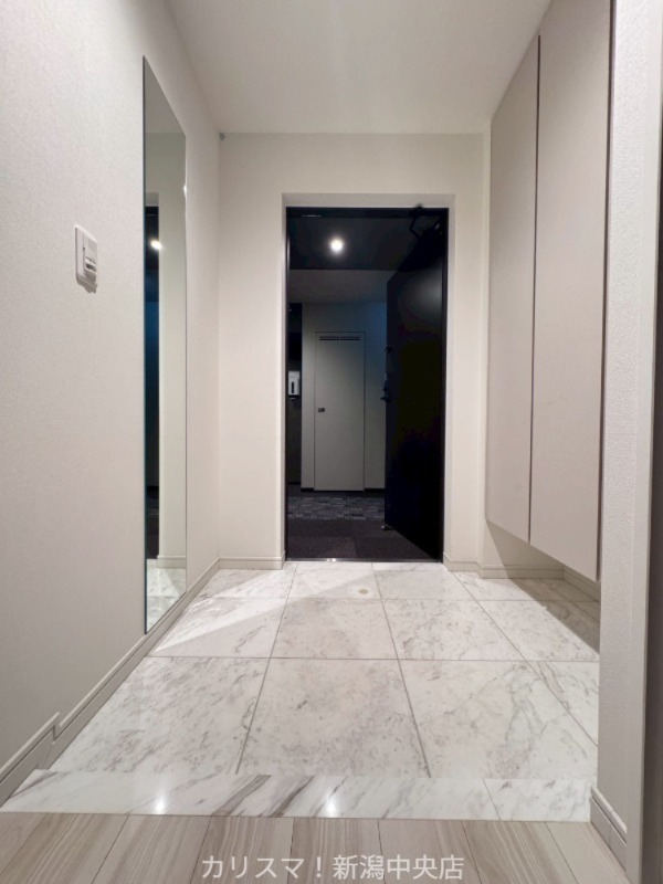 玄関　※別部屋参考写真