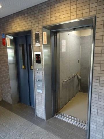 ロビー　エレベーター完備