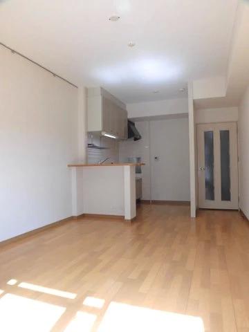 居室・リビング　明るい洋室のお部屋