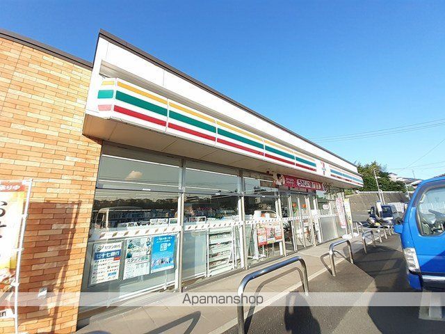 コンビニ　セブンイレブン塩釜大日向町店（コンビニ）まで703m