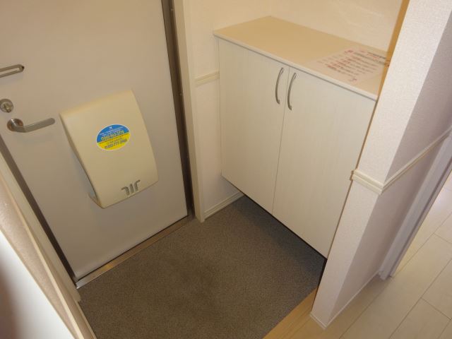 玄関　嬉しい下駄箱付き