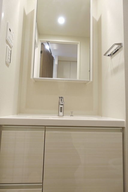 洗面設備　※写真は同タイプ住戸です。