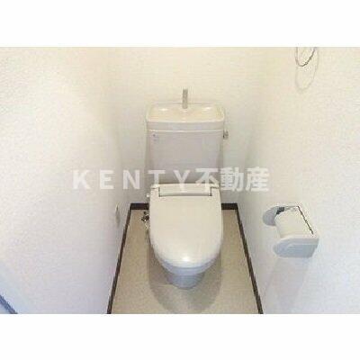 トイレ　落ち着いた色調のトイレです