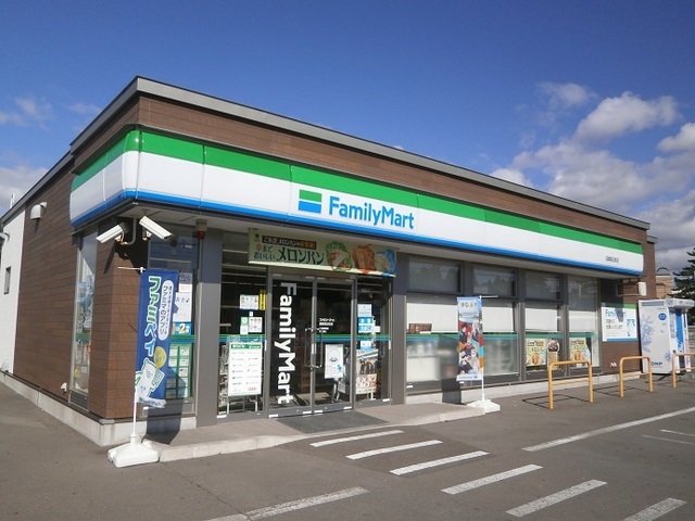 その他　ファミリーマート　函館高丘町店（その他）まで700m