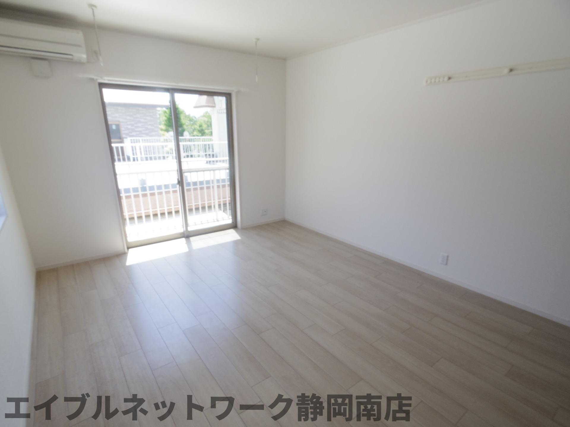 その他設備　こちらのリビングで趣味の時間をお楽しみください