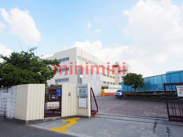 中学校　高槻市立如是中学校（中学校）まで822m