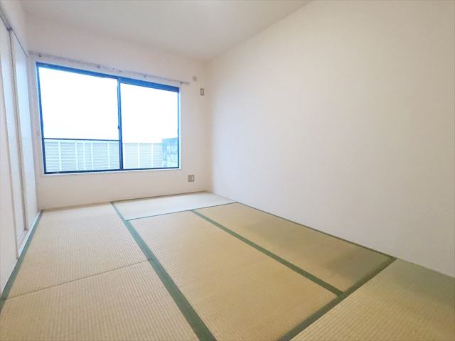 その他　独立した6帖の和室で寝室にピッタリです